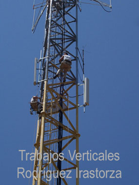 Trabajos Verticales Rodriguez Irastorza. Esmaltando en una torre de comunicaciones.