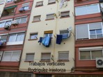 Trabajos Verticales Rodriguez Irastorza. c/ Mariano Castillo. Detalle de una fachada posterior.